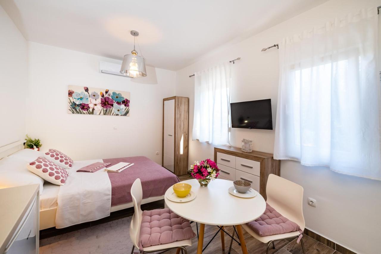 Studio Apartment Gina Zadar Bagian luar foto